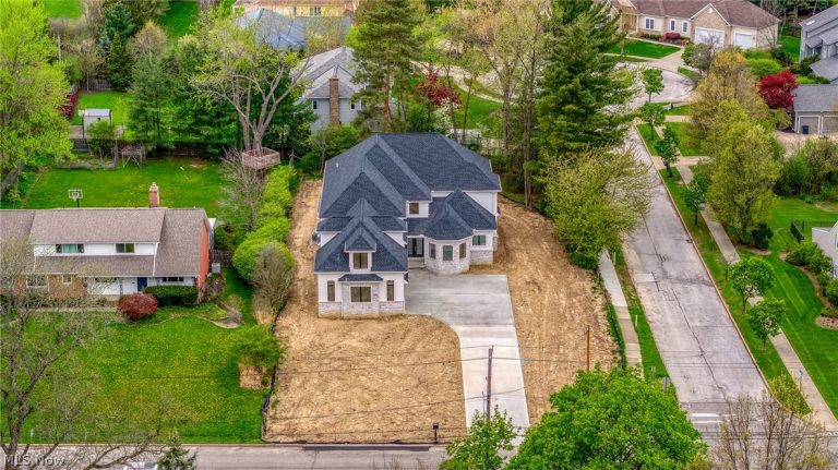 26117 Woodland Road, Beachwood, OH - Photo 3