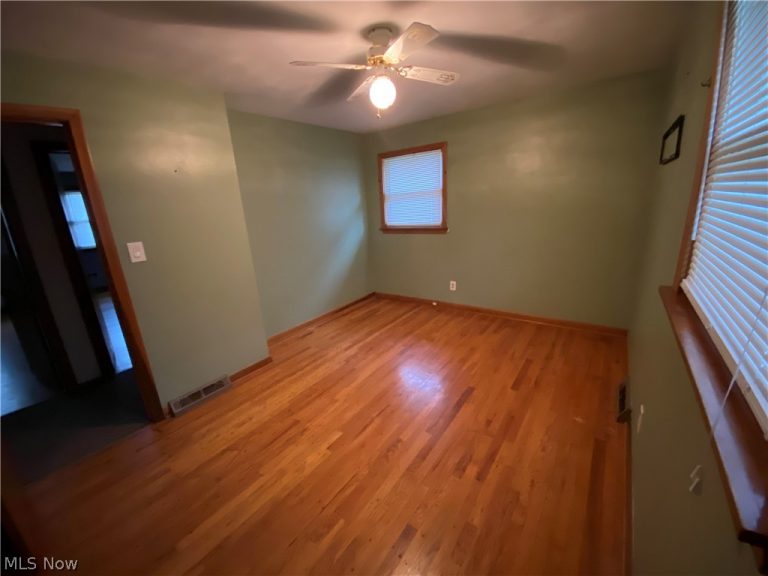 4700 Woodridge Drive, Austintown, OH - Photo 8