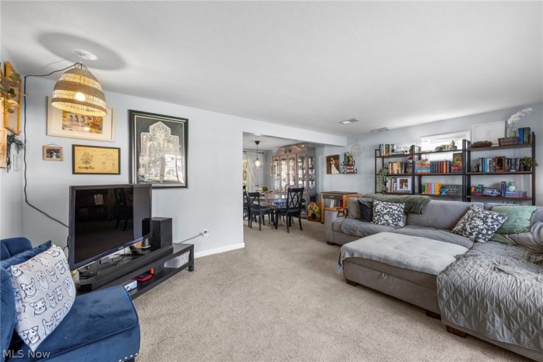 329 Baldwin Drive, Berea, OH - Photo 5