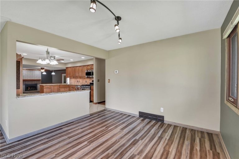 7350 Ames Road, Parma, OH - Photo 8