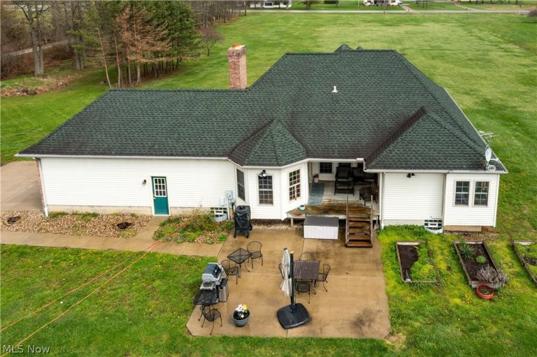 12488 Baumhart Road, Amherst, OH - Photo 4