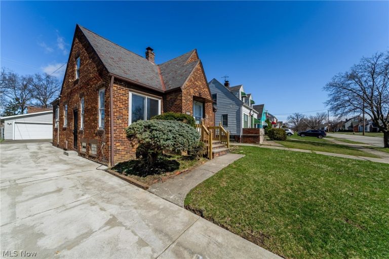 15705 Throckley Avenue, Cleveland, OH - Photo 2