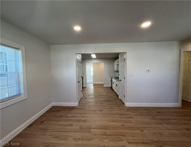 13325 Carrington Avenue, Cleveland, OH - Photo 5