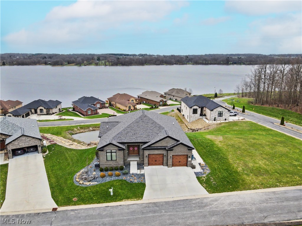2645 Waters Edge Drive, Columbiana, OH