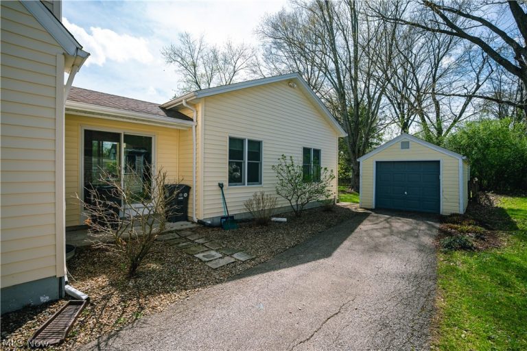 118 Hollywood Street, Oberlin, OH - Photo 3