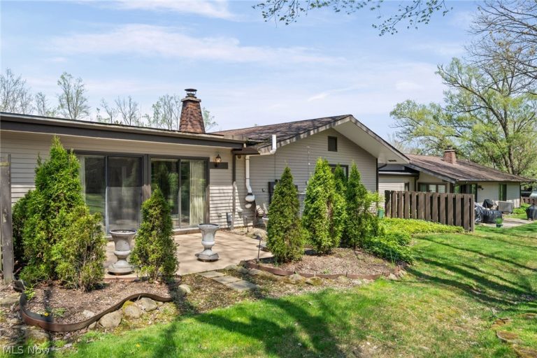 6972 Windward Hills Drive, Brecksville, OH - Photo 2