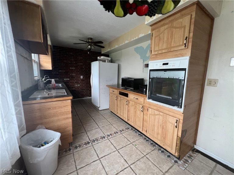 2580 Swiss Avenue, Canton, OH - Photo 4