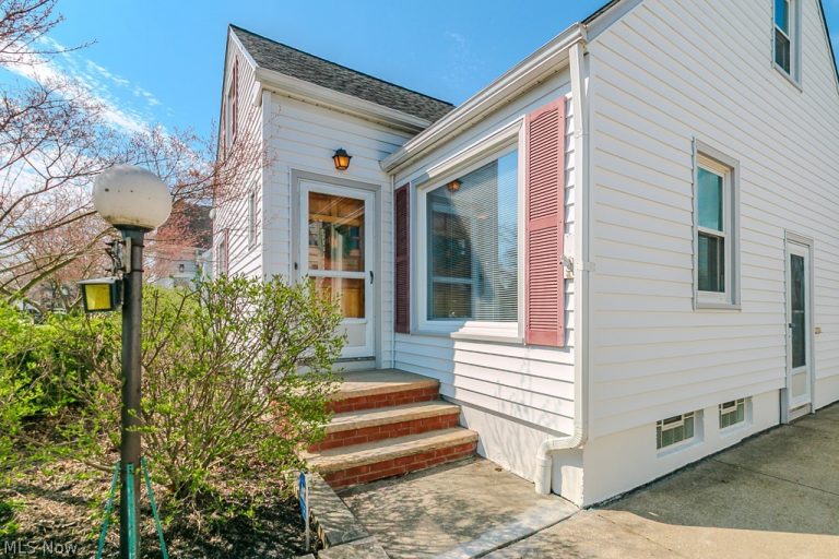 428 274th St, Euclid, OH - Photo 3
