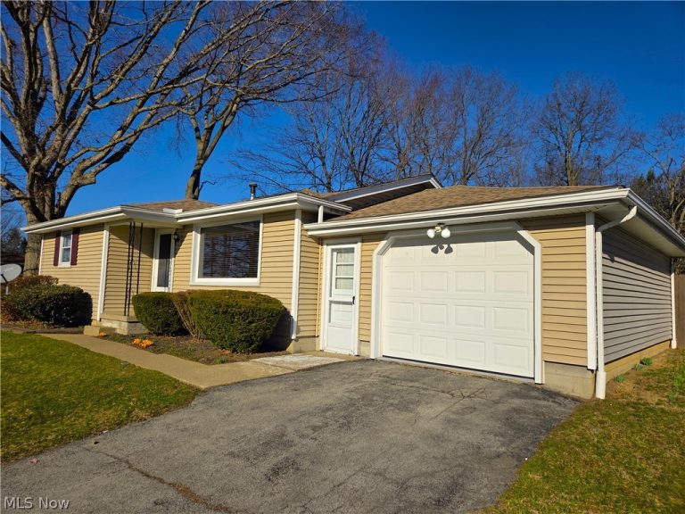 12 Sandy Drive, New Middletown, OH - Photo 2