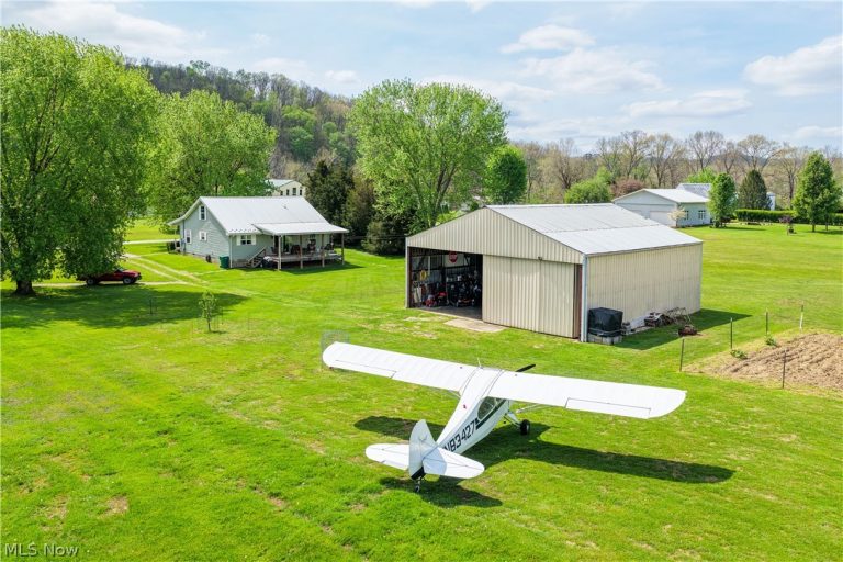 297 Hales Landing, Elizabeth, WV - Photo 2