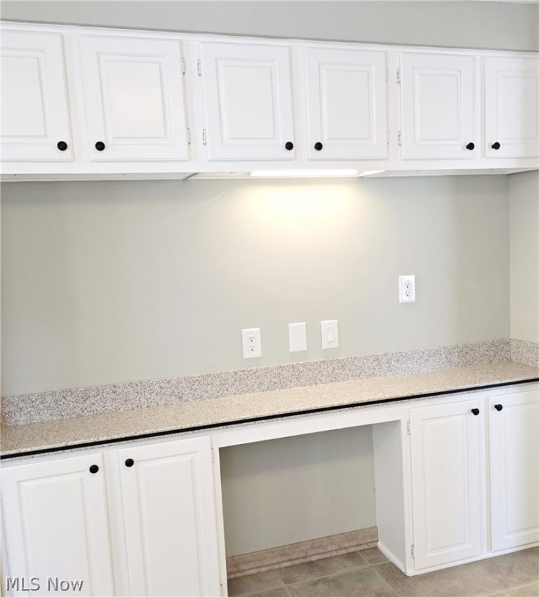 9898 Lakeview Circle, Strongsville, OH - Photo 4