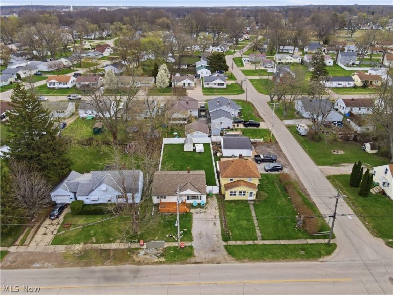 2922 Columbus Avenue, Ashtabula, OH - Photo 2