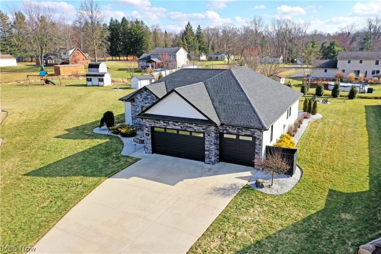 4885 Treeline Trail, New Middletown, OH - Photo 3