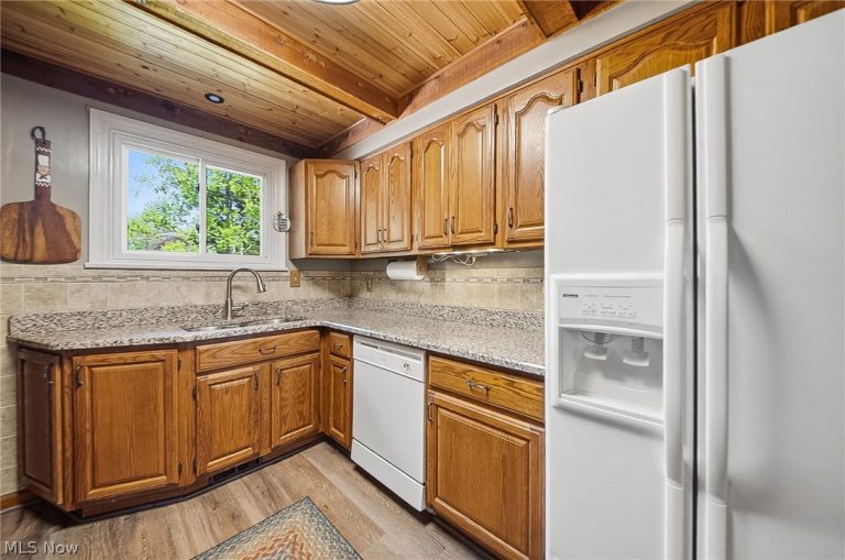 10129 River Road, Elyria, OH - Photo 6