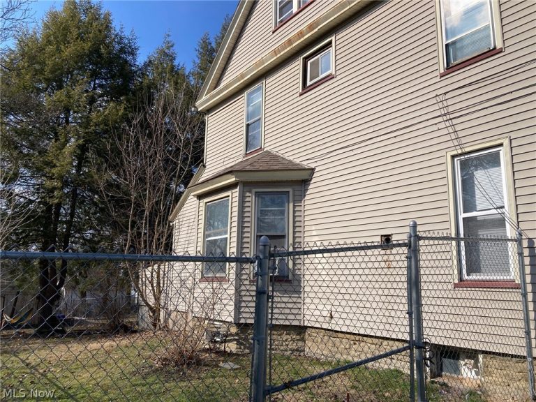 32 Summit Avenue, Niles, OH - Photo 3