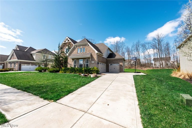 9403 Grace Drive, Twinsburg, OH - Photo 2