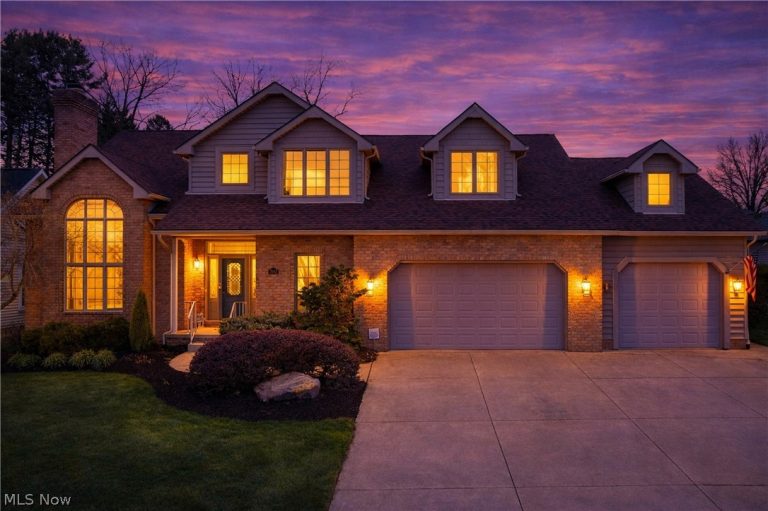 2043 Kingscote Circle, North Canton, OH - Photo 2