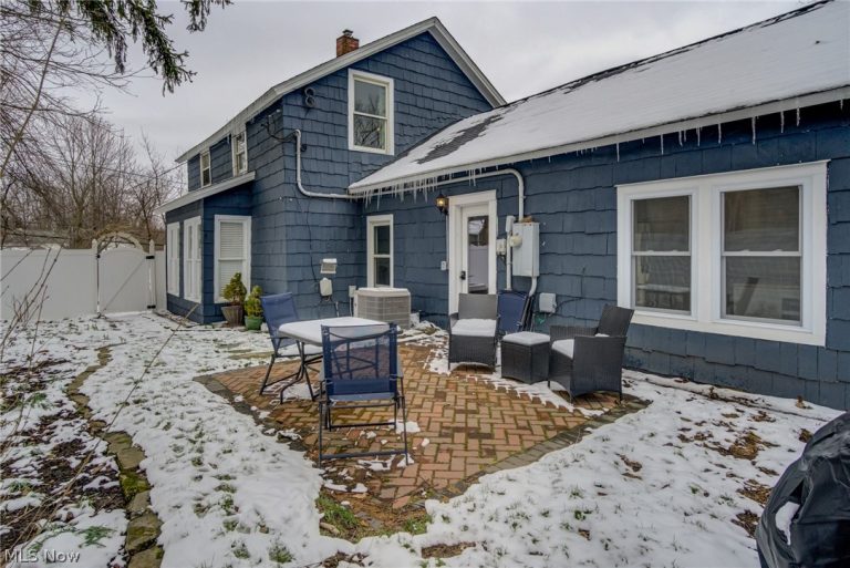 224 Hambden, Chardon, OH - Photo 2