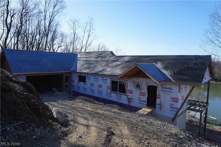 15 Huron Trail, Malvern, OH, 44644