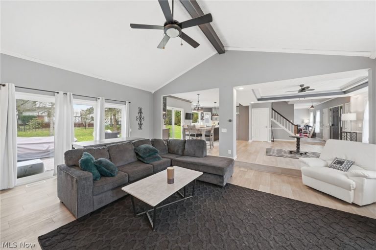 1576 Kings Arms Circle, Uniontown, OH - Photo 8
