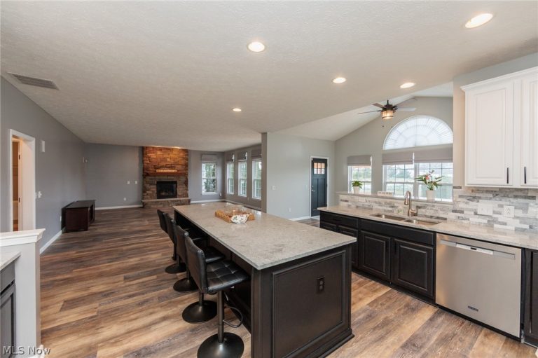 3330 Stillwater Drive, Medina, OH - Photo 8