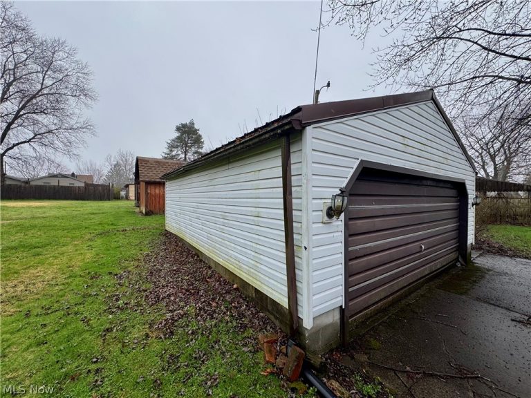 726 Boyd Street, Masury, OH - Photo 8
