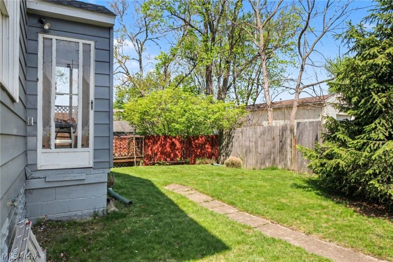 419 Meadow Lane, Painesville, OH - Photo 3