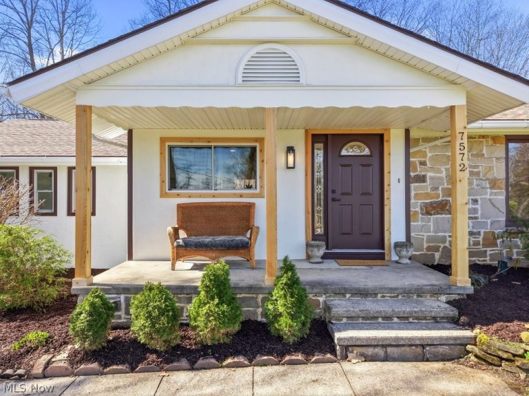 7572 Scenicview Drive, Independence, OH - Photo 2