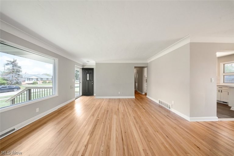 9635 Boundary Lane, Parma Heights, OH - Photo 8