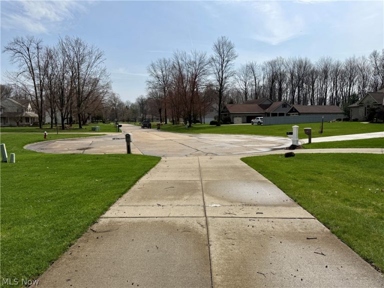 605 Sassafras Drive, Vermilion, OH - Photo 4