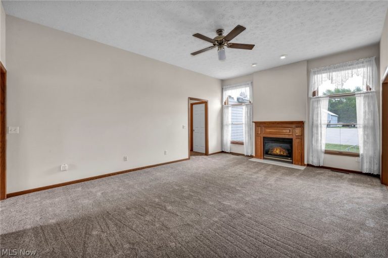 134 Stonehedge Drive, Elyria, OH - Photo 8