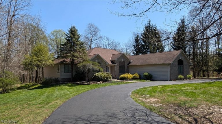 9855 Breckenridge Drive, Chardon, OH - Photo 3