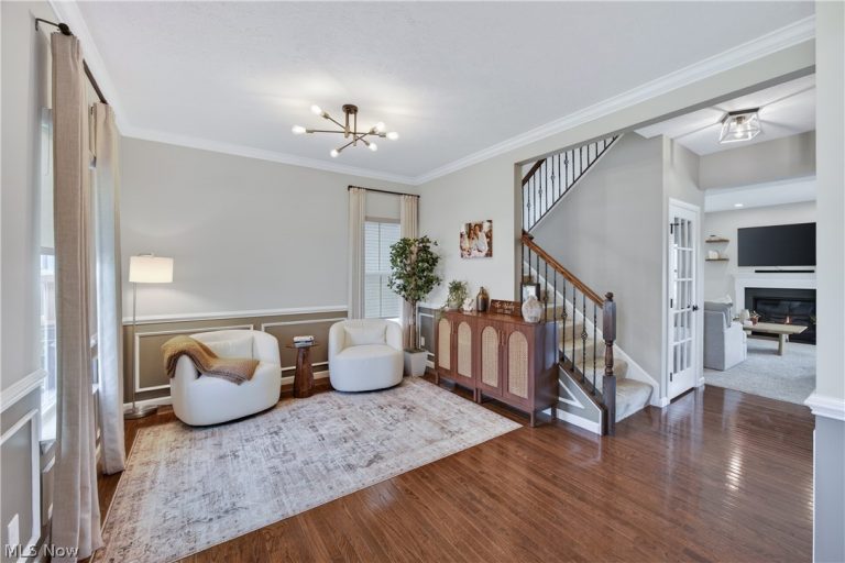 872 Hilliary Lane, Aurora, OH - Photo 2