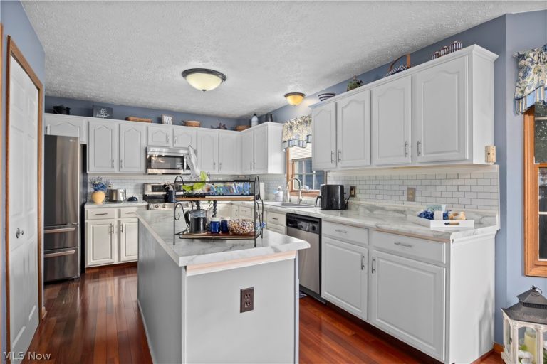 602 Still Water Boulevard, Elyria, OH - Photo 5