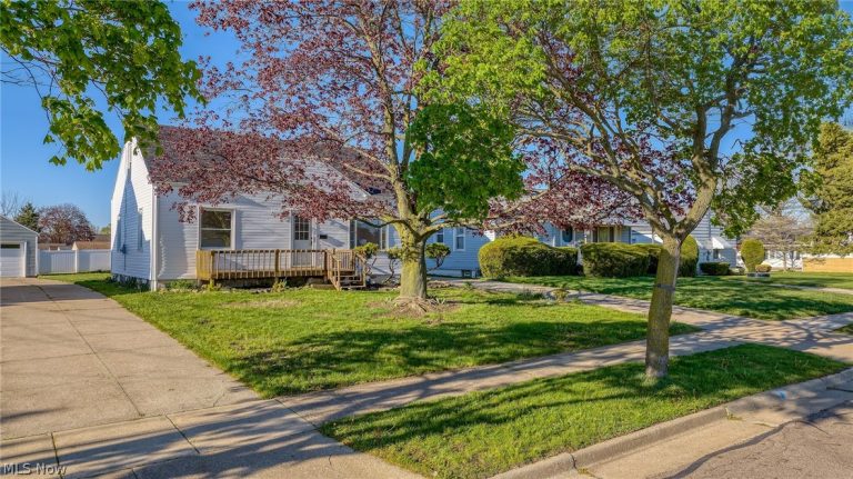 2127 Quayle Drive, Akron, OH - Photo 3