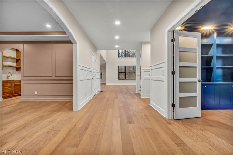 690 Club Drive, Aurora, OH - Photo 5