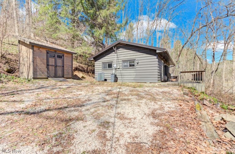 8087 2nd Drive, Bowerston, OH, 44695