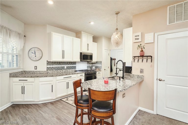 3198 Old Mill Drive, Cuyahoga Falls, OH - Photo 5