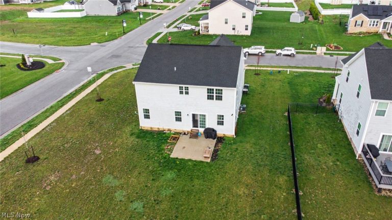 3268 Stoneleigh Road, Canton, OH - Photo 2