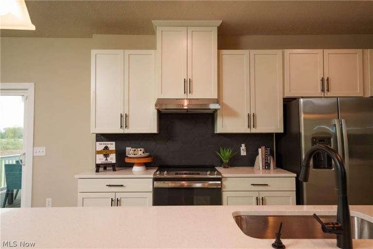 8100 Jack Ryan Drive, North Ridgeville, OH - Photo 5