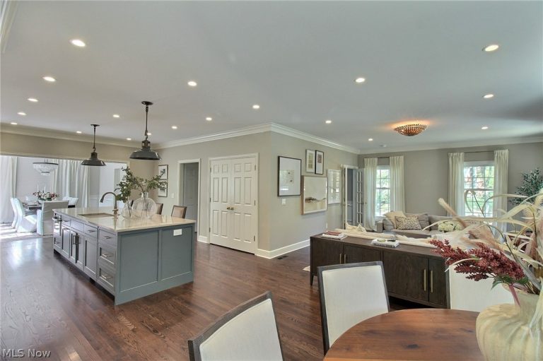20962 Sydenham Road, Shaker Heights, OH - Photo 8