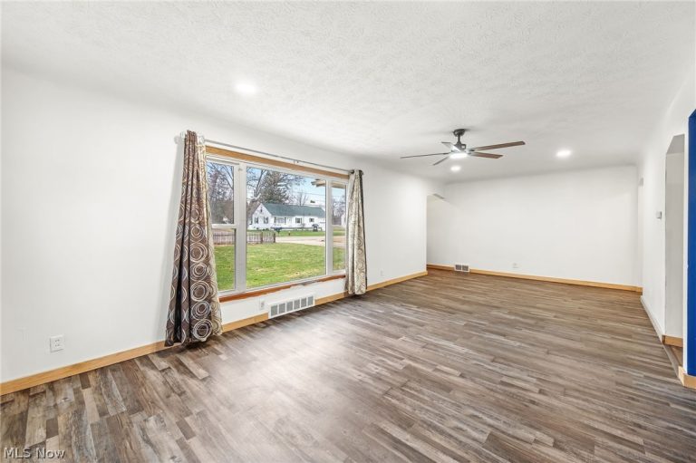 3290 Sweitzer Street, Uniontown, OH - Photo 5