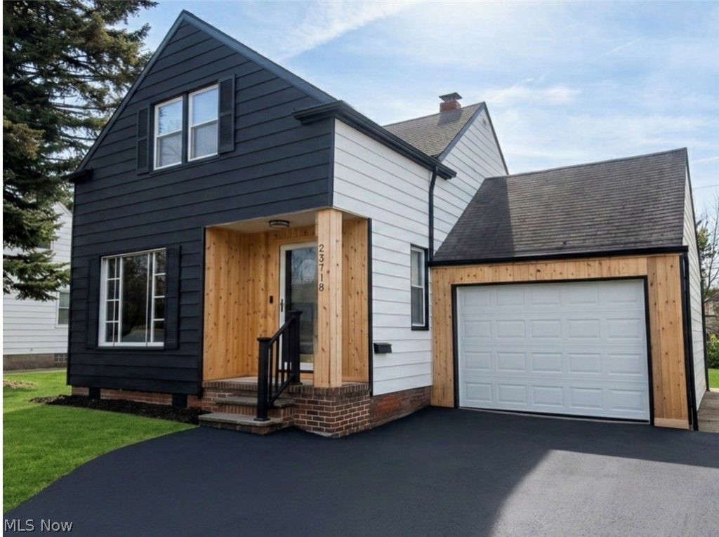 23718 Cedar Road, Beachwood, OH