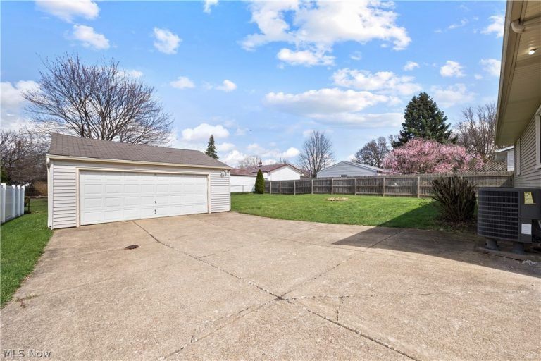 17050 Sheldon Road, Brook Park, OH - Photo 4