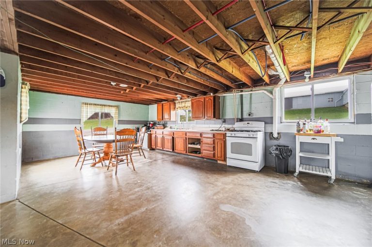8919 Township Road 566, Holmesville, OH - Photo 5