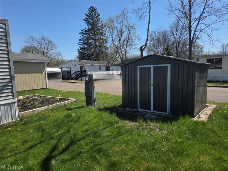 108 Gulf Stream Lane, New Philadelphia, OH - Photo 4