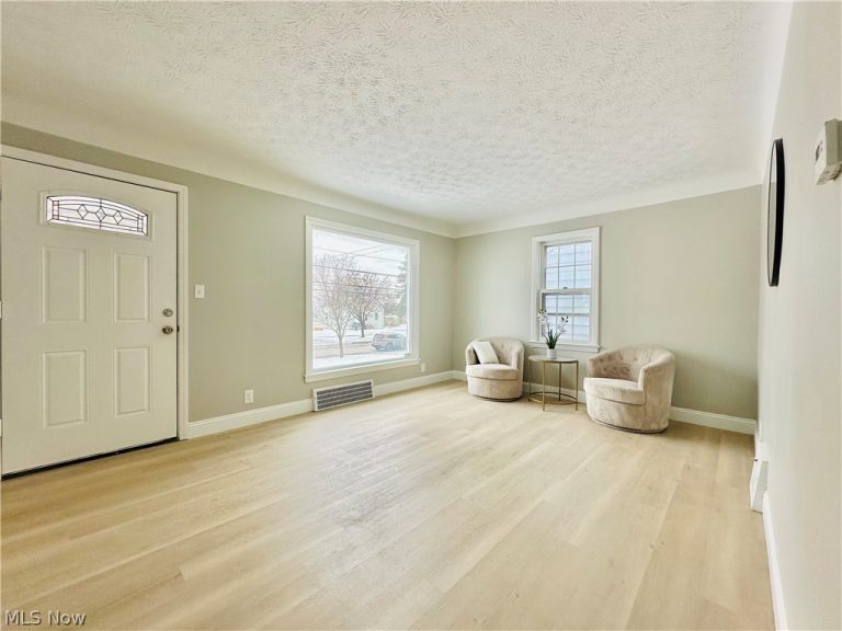 15405 Turney Road, Maple Heights, OH - Photo 2
