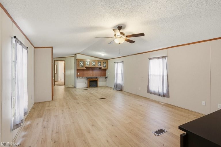 6507 Robby Lane, Ravenna, OH - Photo 5