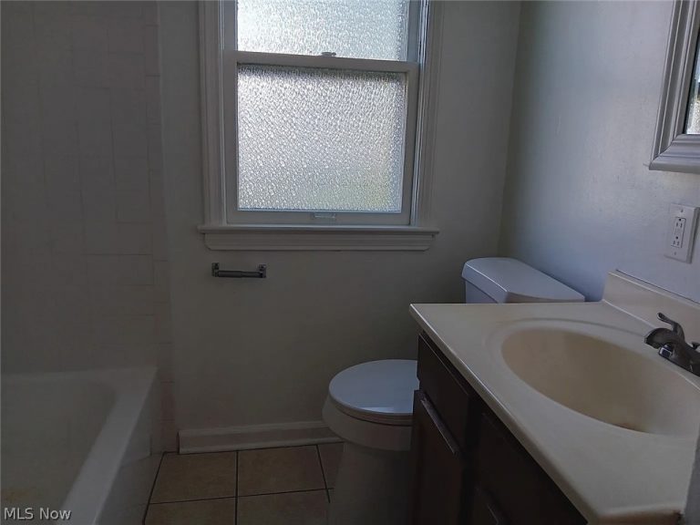 18208 Edinboro Avenue, Maple Heights, OH - Photo 6