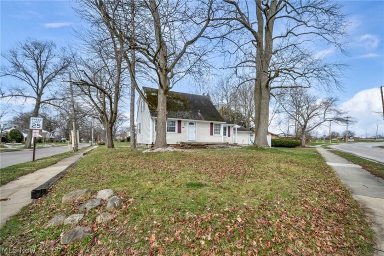 394 Hawkins Avenue, Akron, OH - Photo 2